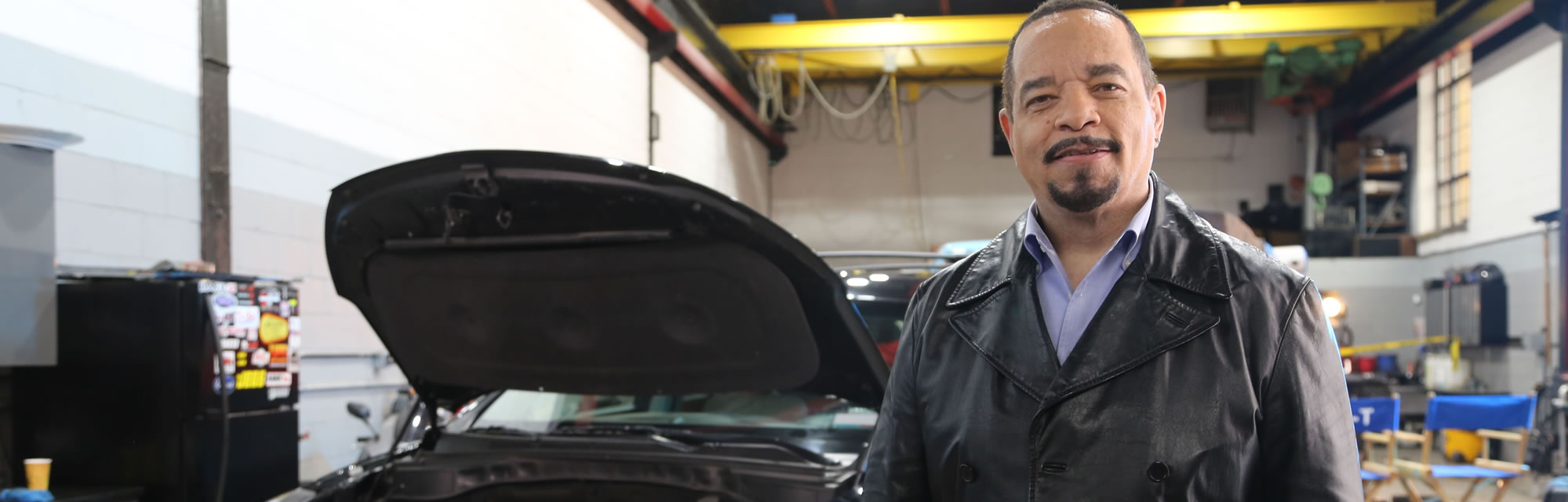 Ice-T at a mechanic